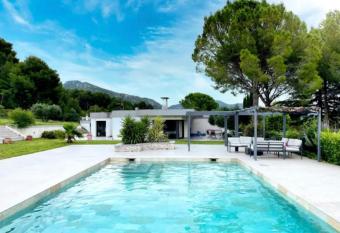 Lot de deux villas a louer dans un cadre idyllique a Gemenos has Balcony rooms