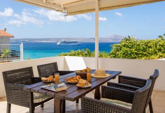 Manos Apartments has Balcony rooms