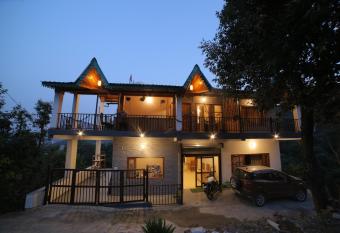 The Wooden Umbrella Near Kaichi Dhaam allows 18 year olds to book a room