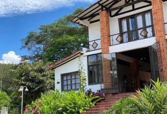 hotel el quijote allows 18 year olds to book a room