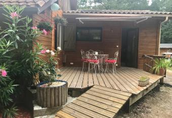 LE HOME FLEURI MLD allows 18 year olds to book a room