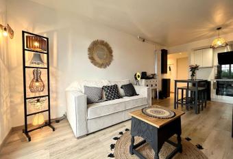 Boho Garden- Trouville-sur-Mer has Balcony rooms