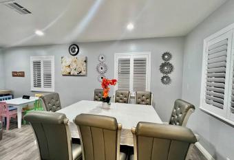 Happy Disneyland 3 Bedroom Home has Balcony rooms