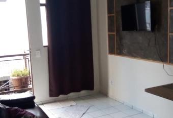 Apto Pr  tico n.8 - 1 qto (2 camas solteiro), c/garagem allows 18 year olds to book a room