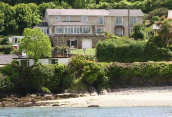 Shearwater Country House Accommodation allows 18 year olds to book a room
