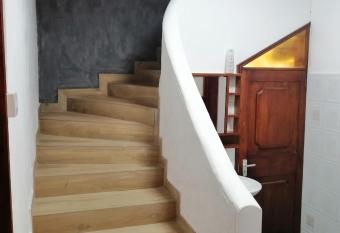 Villa Turquoise has Balcony rooms