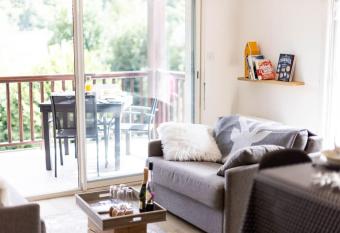 Le Rioumajou 3 has Balcony rooms