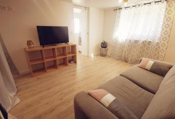 T1 bis, jardin, proche du centre has Balcony rooms