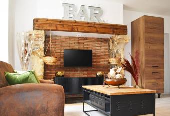 G  te la Baronni  re allows 18 year olds to book a room