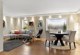 Cozy elegant 2bedroom apt w/parking and nice view has Balcony rooms