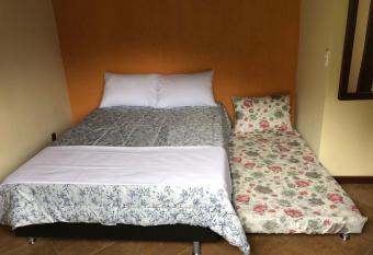 Recanto dos P  ssaros em Petr  polis has Balcony rooms