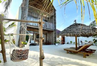 Mfumbwi Twins has Balcony rooms