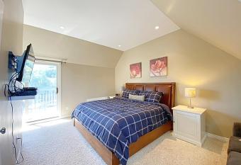 Blue Mountain Suites has Balcony rooms