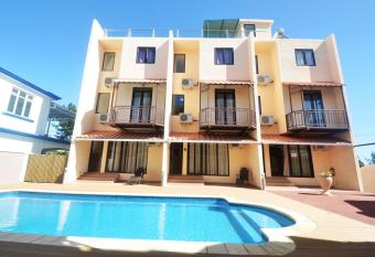 West Sand Holidays LICENSED BY THE TOURISM AUTHORITY 09926 has Balcony rooms