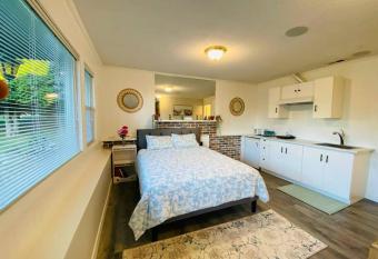 Cozy suite in Surrey Bolivar Heights allows 18 year olds to book a room