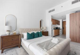 Classy Studio in Masdar City has Balcony rooms