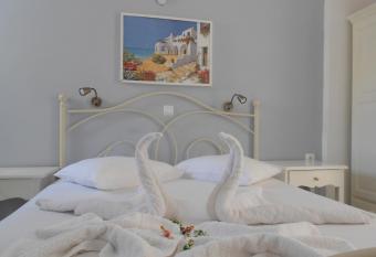 Nicolas Antiparos has Balcony rooms