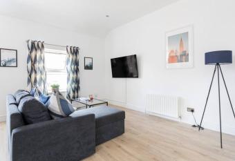 Top Floor, City Centre, Parking has Balcony rooms