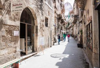 Appartamenti di charme Ortigia Marilini Dulini has Smoking/Balcony rooms