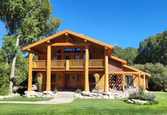 Buffalopeaks Lodge has Balcony rooms