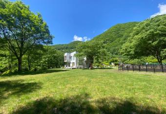          IC      3   /            /                                                 has Balcony rooms