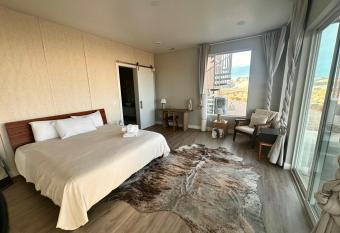 Canyon Oasis suite with Grand Mesa view has Balcony rooms