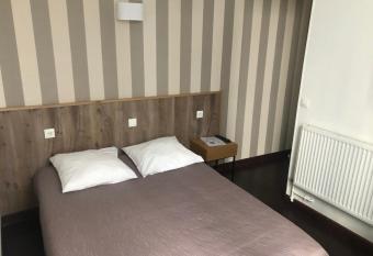 H  tel R  sidence Champerret allows 18 year olds to book a room