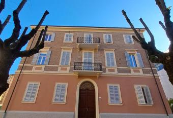 Residence del Centro has Balcony rooms