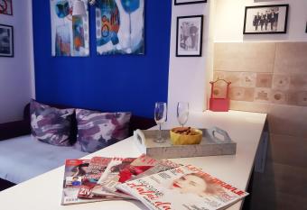 Apartment The Royal Square has Balcony rooms