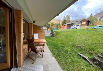 Magnifique studio Ski In-Ski Out - Pas de parking hiver has Balcony rooms