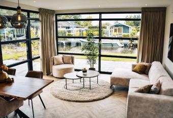 Holiday Home MarinaPark Nieuw Loosdrecht-1 by Interhome has Balcony rooms