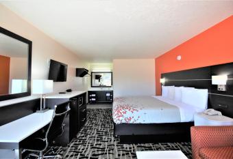 Travel Inn Eutaw has Smoking rooms