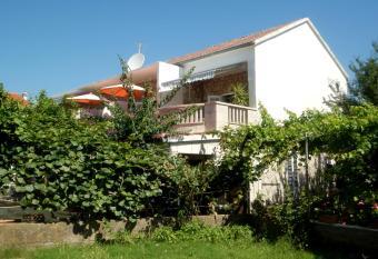 Apartments Mate Slavic has Balcony rooms