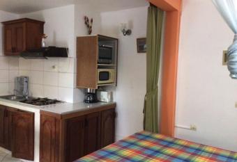 Philippe & Arlette SMITH allows 18 year olds to book a room