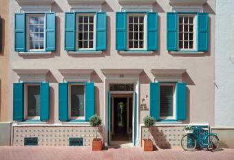 Jard   de Ses Bruixes Boutique Hotel allows 18 year olds to book a room