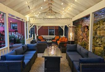 Hotel Planter has rooms with a private hot tub