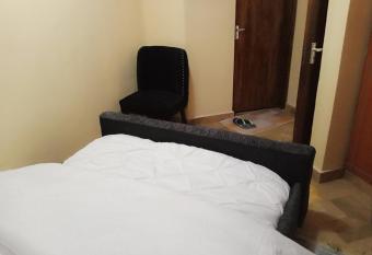 CeeJ S Airbnb has Balcony rooms