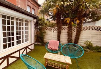 Maison le havre des mar  es has rooms with a private hot tub