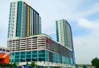 Luxury SkySoho Level 32 @ Evo Mall Bangi has Balcony rooms