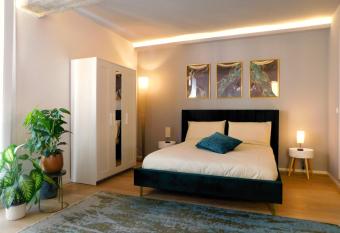 Piazza Maggiore Santa Margherita b&b allows 18 year olds to book a room