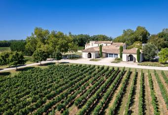 Ch  teau Larteau has Balcony rooms