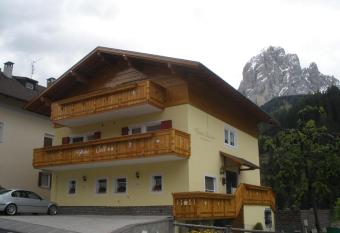 Garni Ossi allows 18 year olds to book a room