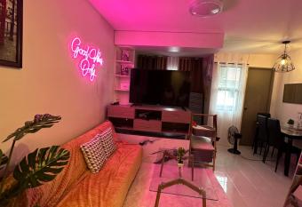 HM Cozy Place beside Enchanted Kingdom has Balcony rooms