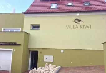 Villa Kiwi has Balcony rooms