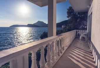 Apartments Vinka&Mila has Balcony rooms