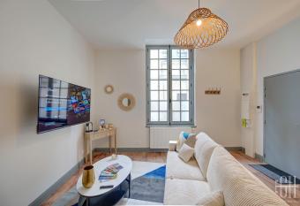 Le Balzac / Colbert - Bord De Loire has Balcony rooms