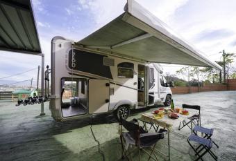 Autocaravana cerca de Barcelona has Balcony rooms