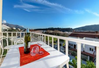 Apartment Fiorenini has Balcony rooms