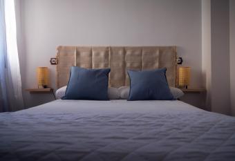 Hostal Corper Navalcarnero allows 18 year olds to book a room