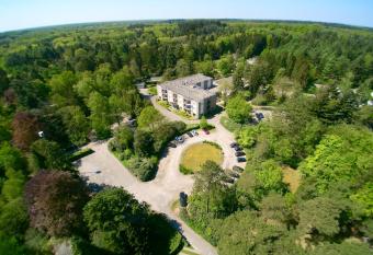 Fletcher Hotel Restaurant De Eese allows 18 year olds to book a room